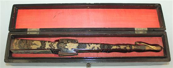 A Chinese applique work painted leaf and gilt decorated black lacquer fan, 19th century, 31cm
